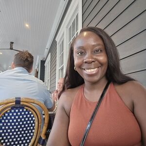 Meet your Posher, Laury